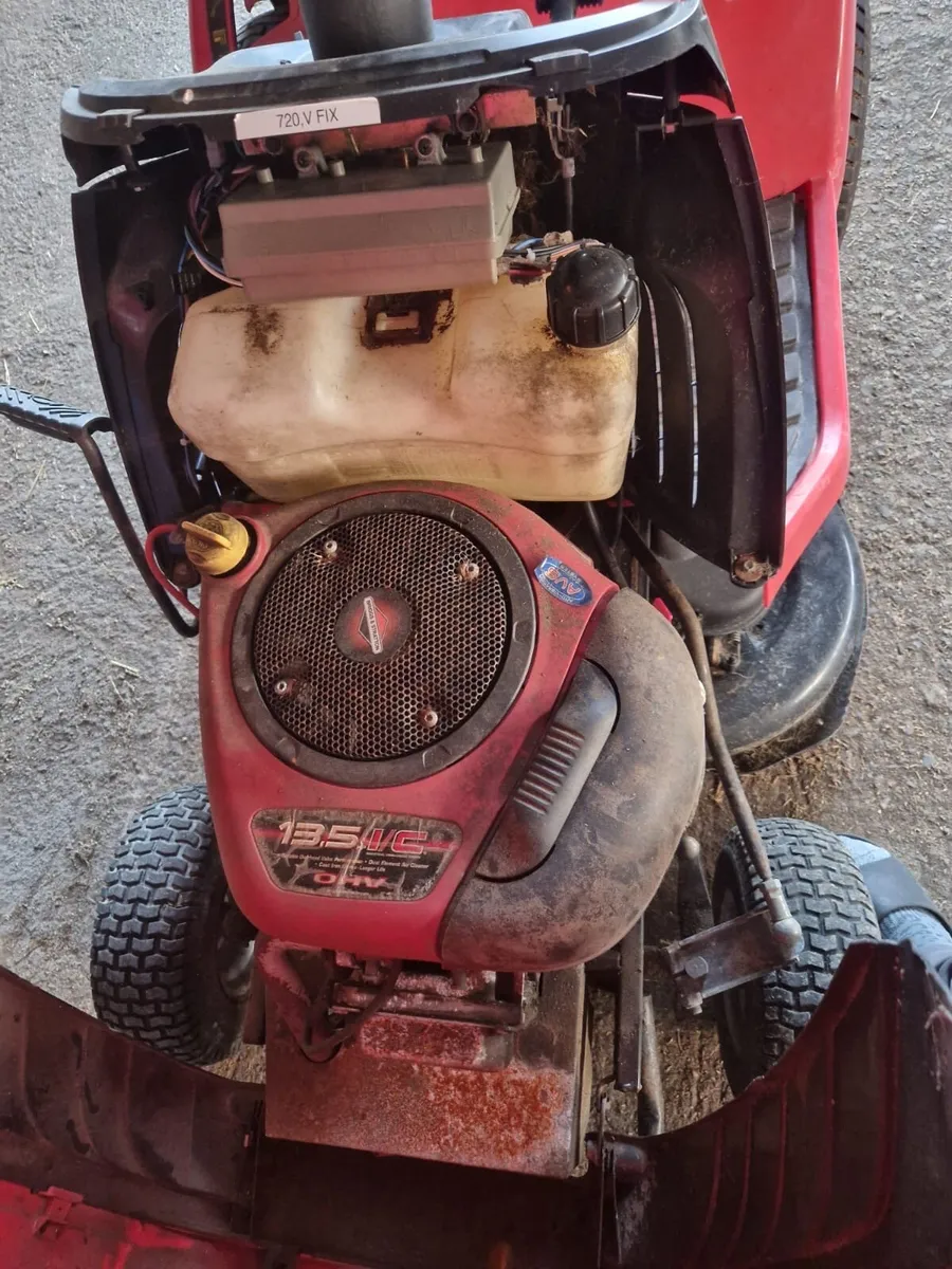 Ride on lawn mower - Image 2