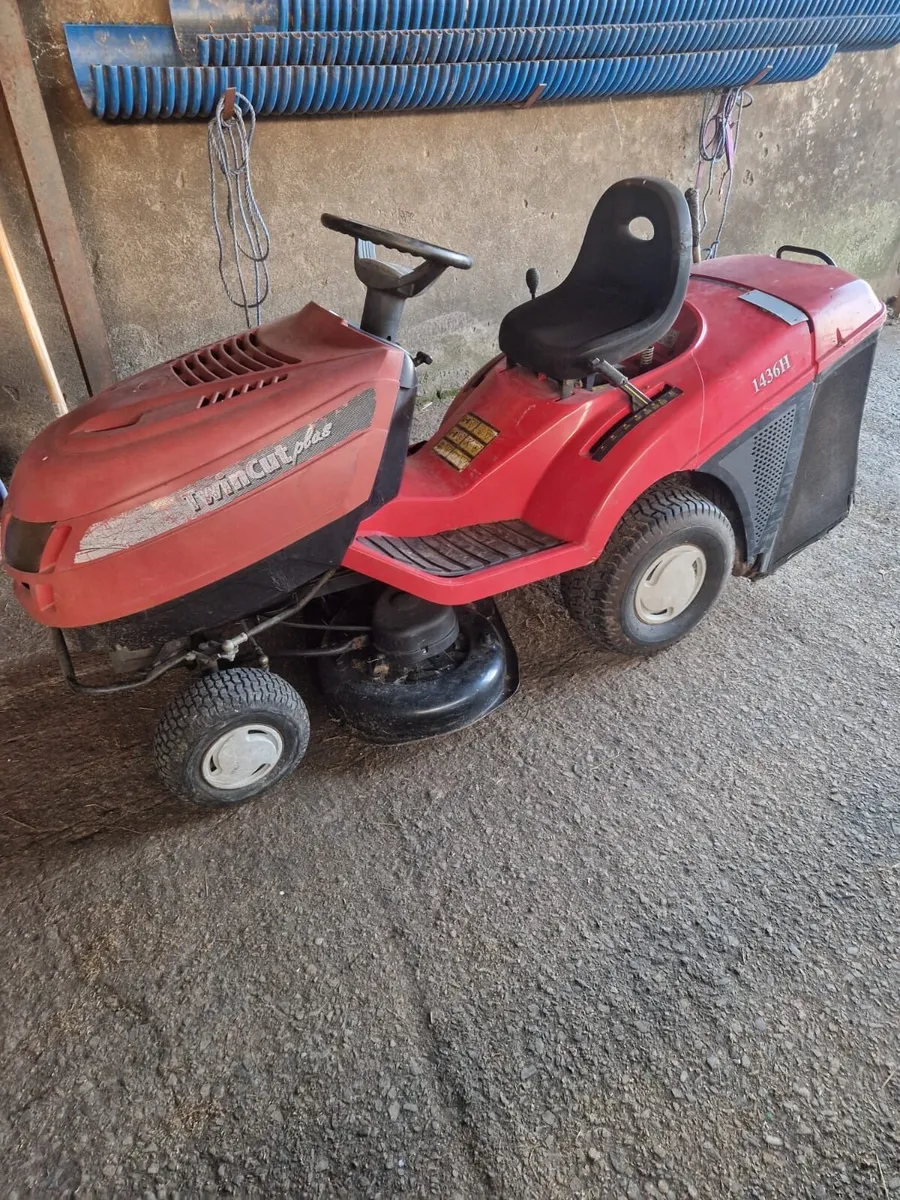 Ride on lawn mower - Image 1