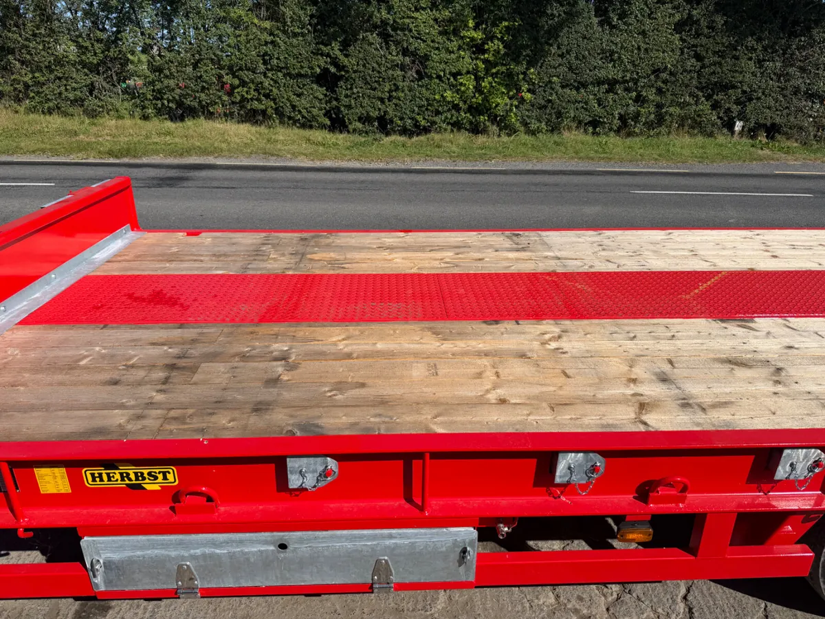 *** HERBST 33 TONNE LOW LOADER *** - Image 3