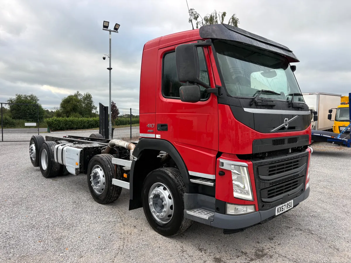 2018 Volvo FM 410 8x2 Chassis rear steer - Image 3