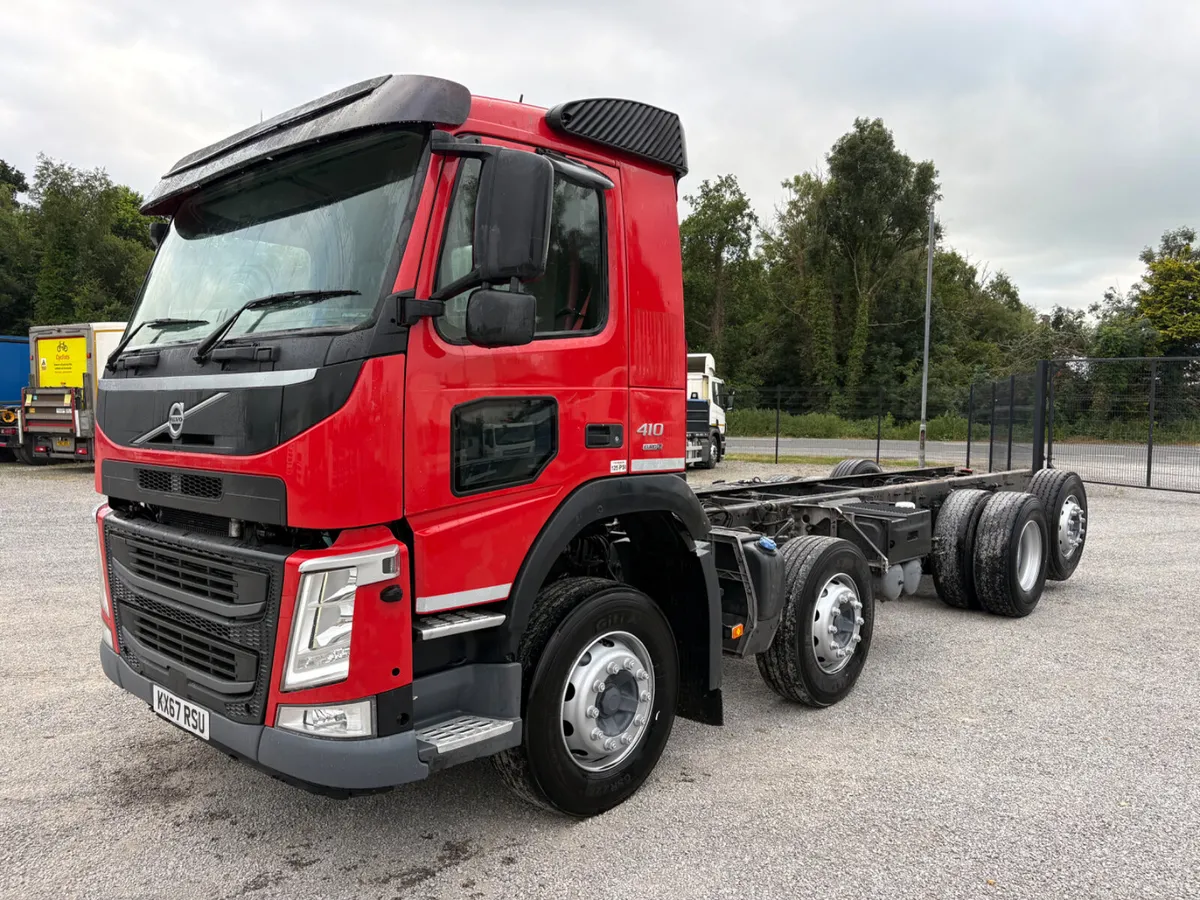 2018 Volvo FM 410 8x2 Chassis rear steer - Image 1