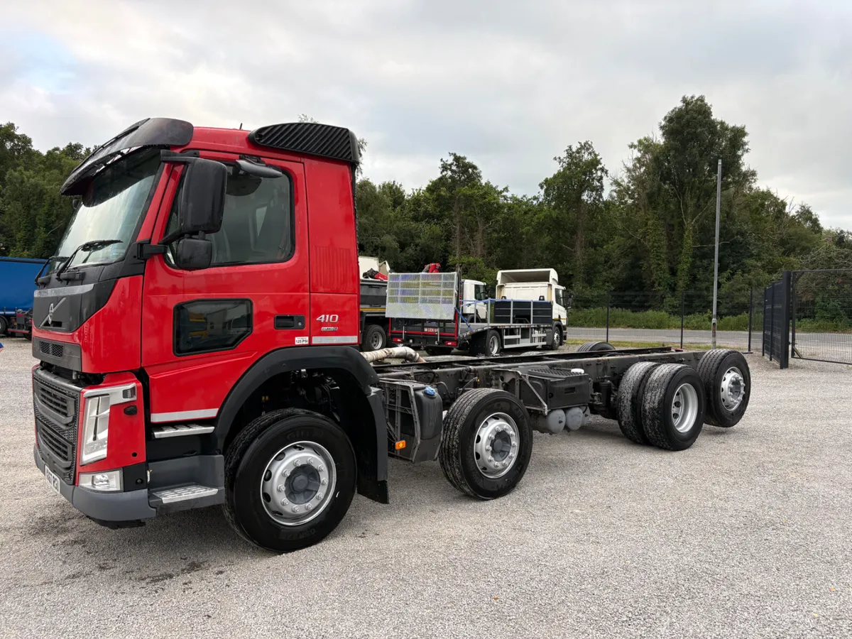 2018 Volvo FM 410 8x2 Chassis rear steer - Image 4