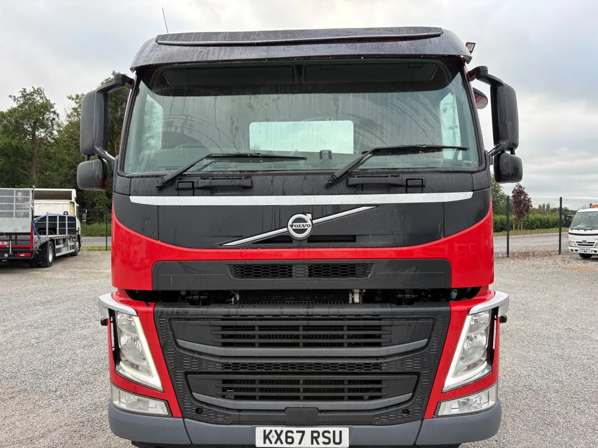2018 Volvo FM 410 8x2 Chassis rear steer - Image 2