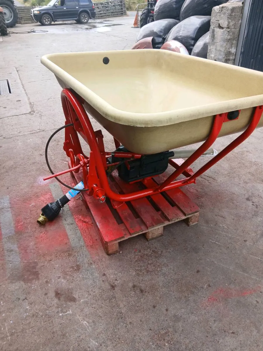 Baby fertiliser spreader - Image 3