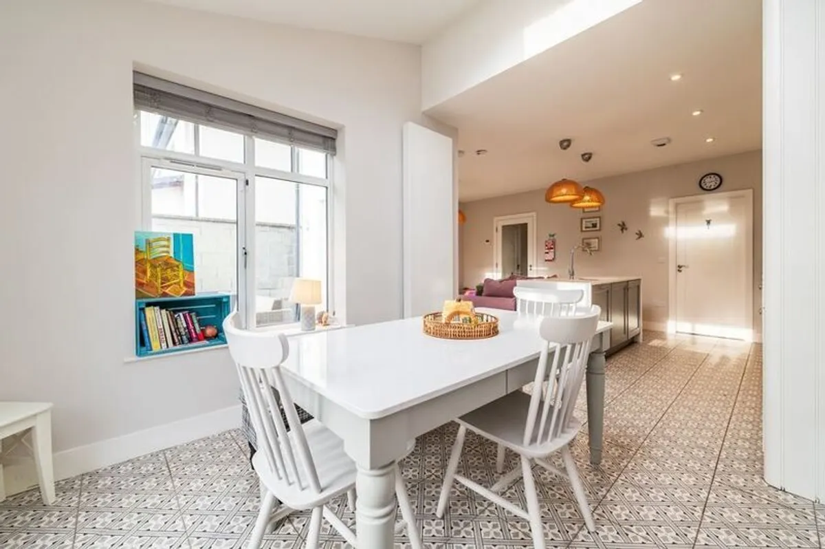 Kitchen Table - Image 2
