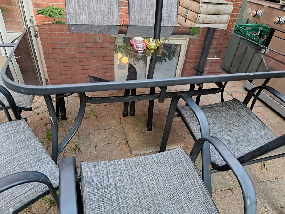 Patio furniture free to take away - Image 3