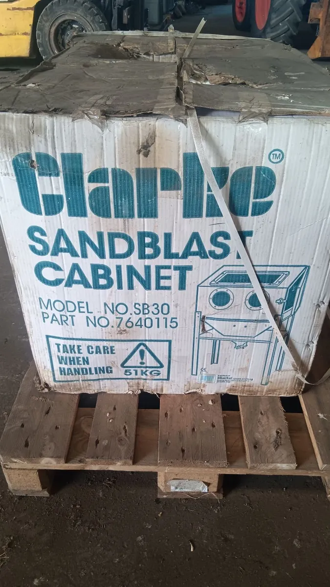 New sandblasting cabinet - Image 1