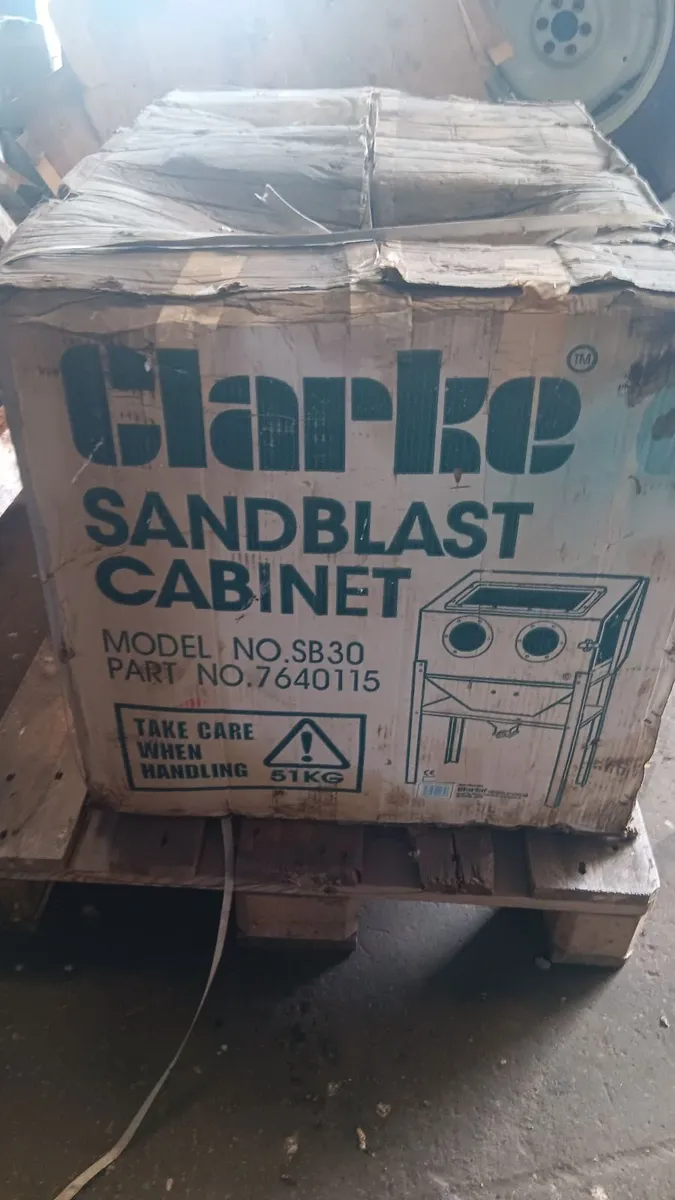 New sandblasting cabinet - Image 2