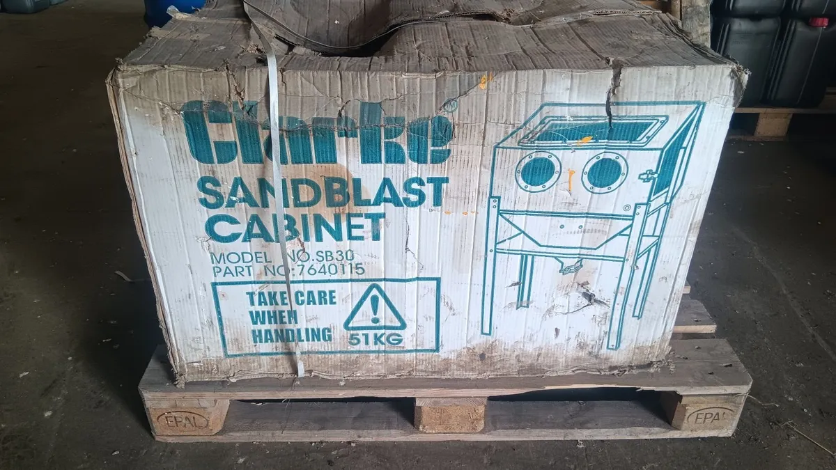 New sandblasting cabinet - Image 3