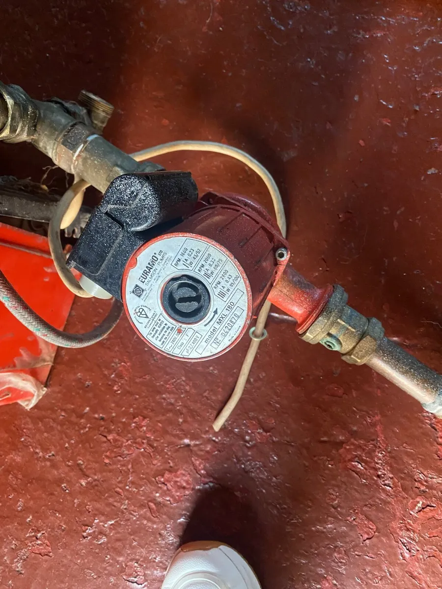 2 Circulation pumps - Image 3