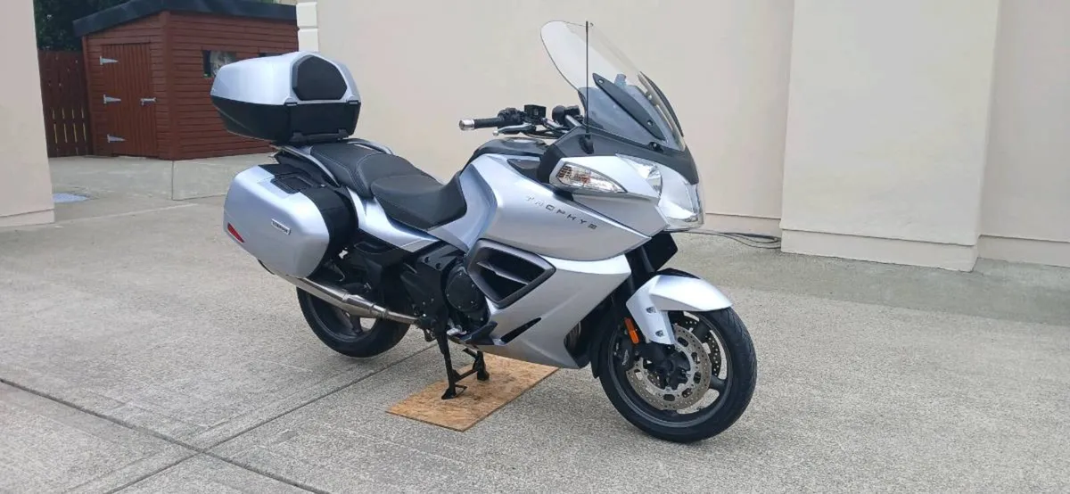 2013 TRIUMPH TROPHY 1200SE (£2950 Sterling) - Image 1