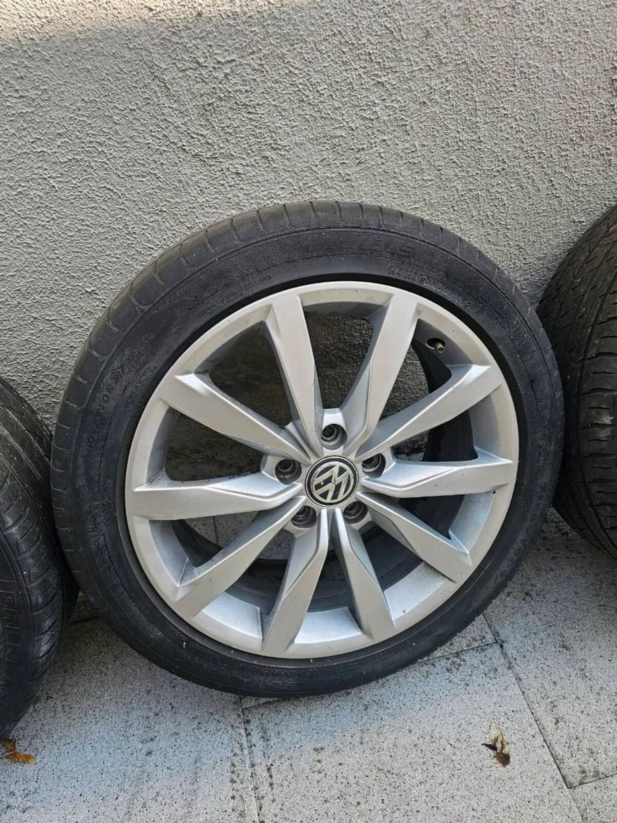 4 VW Golf alloy and tyres 17 inch - Image 3
