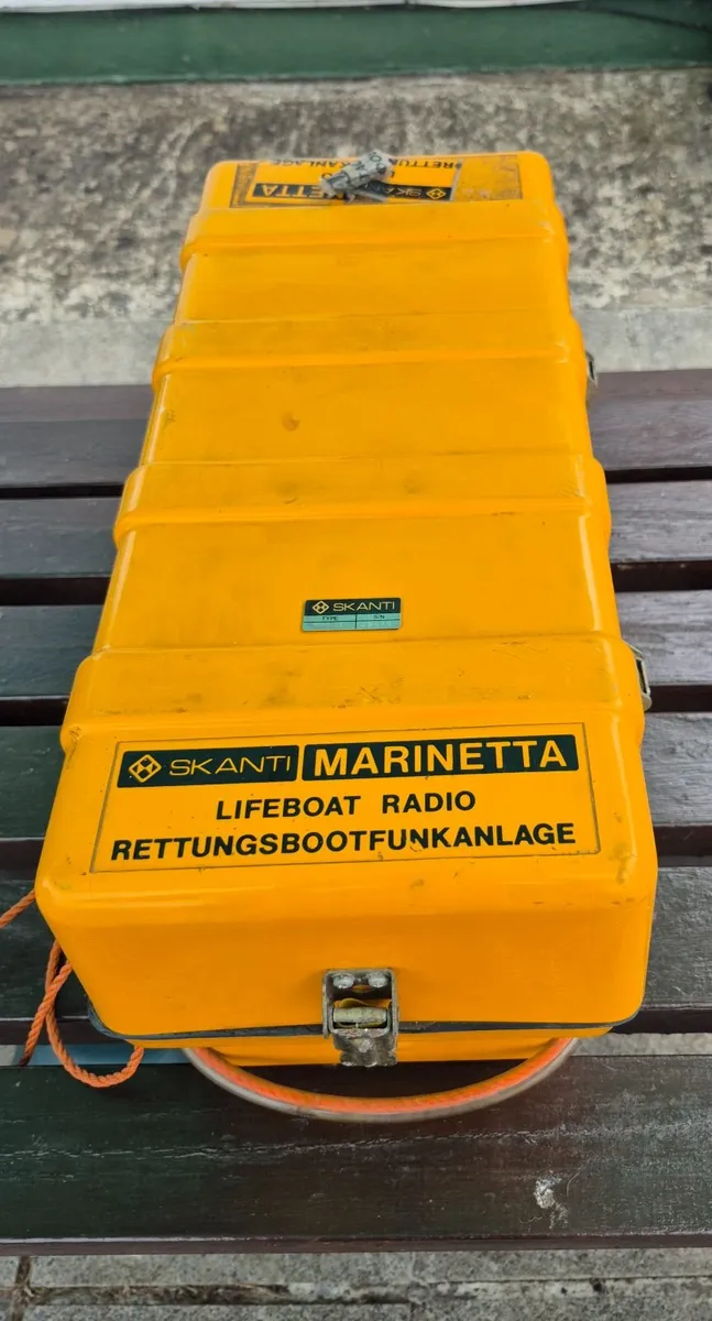 SKANTI MARINETTA TPR1 Wind-Up Survival Radio Kit - Image 1