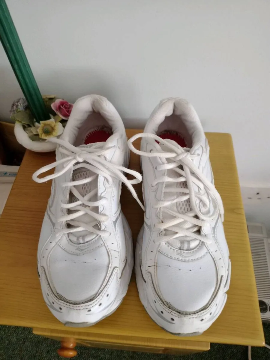 Runners - Image 1