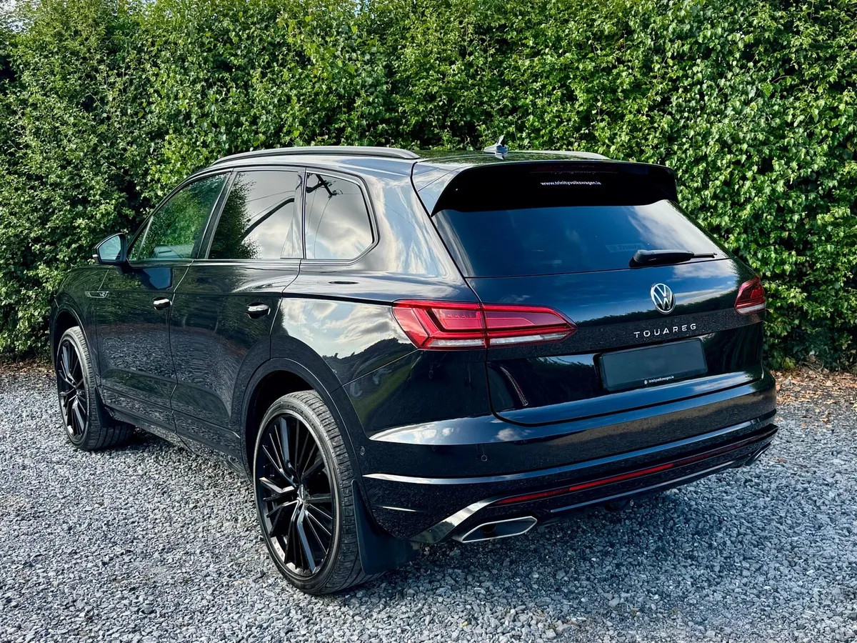 2022 Touareg R Line No Damage - Image 2