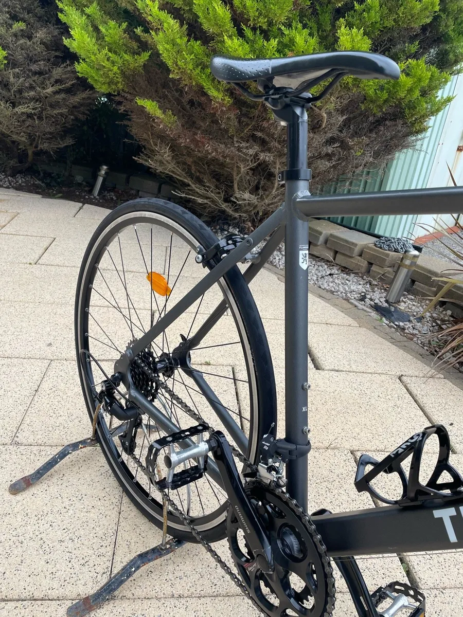 Triban RC 120 road bike - Image 3