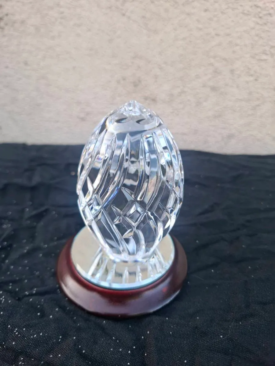Crystal display egg possible to post