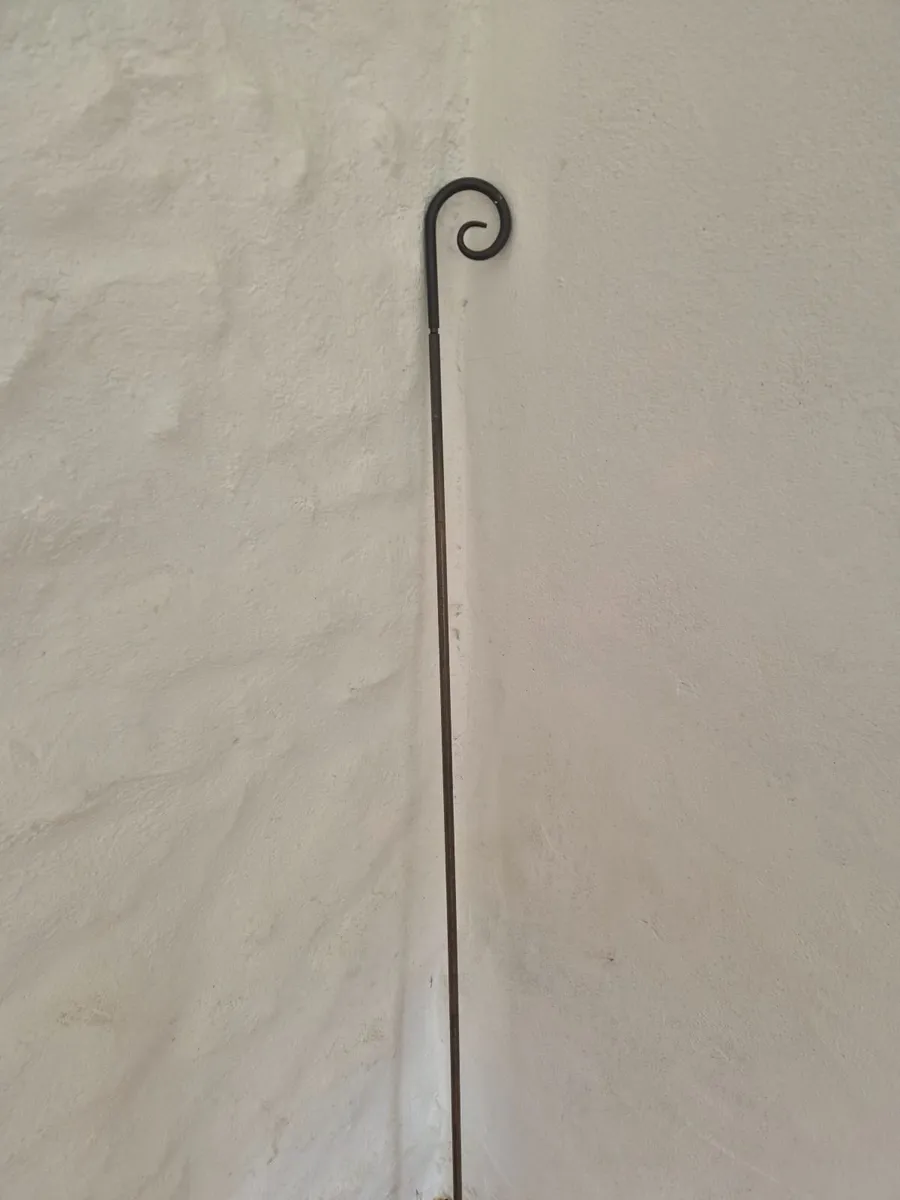 Traditional Handcrafted Wrought Iron Curtain Rail - Image 4