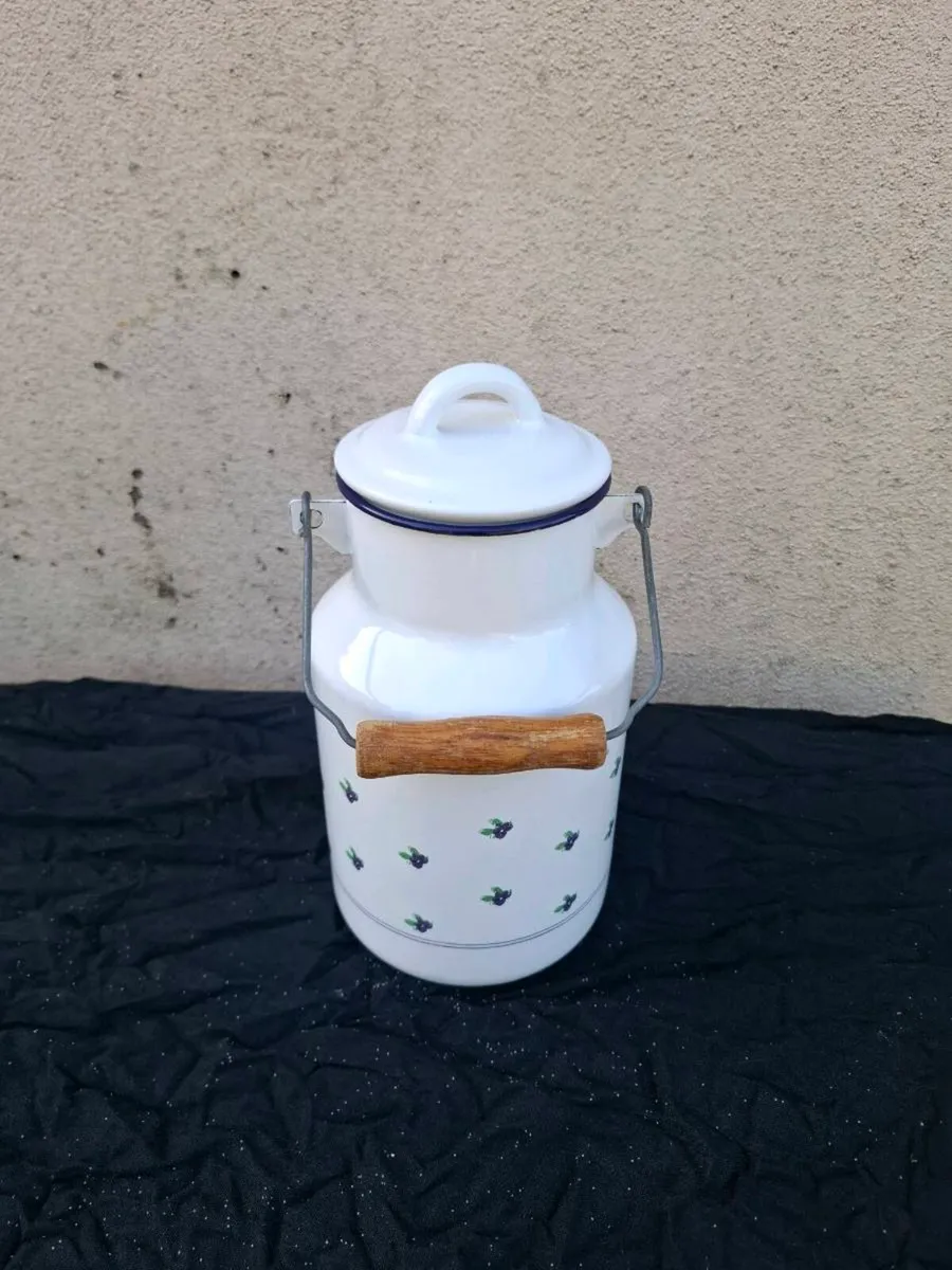 White enamel milk churn postage possible - Image 1