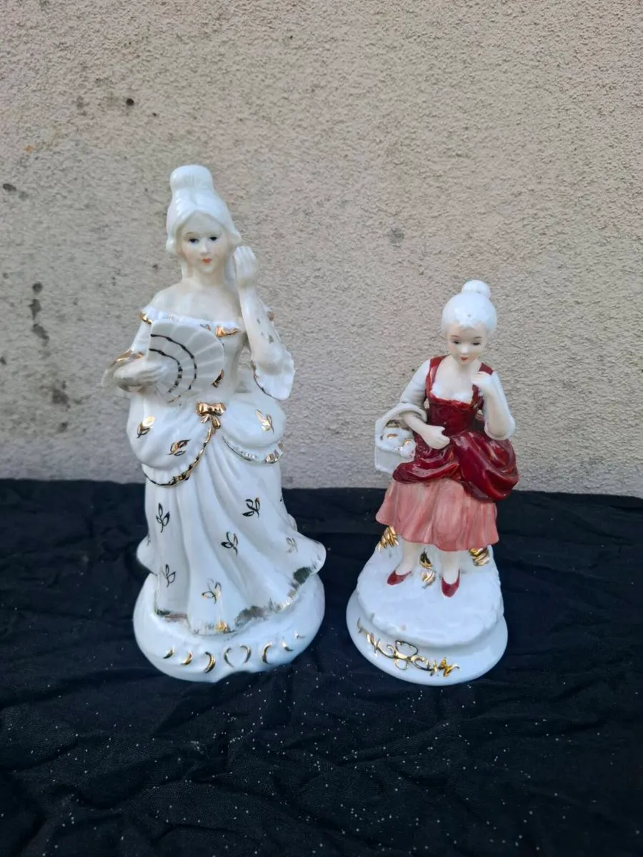 2 porcelain marquise statues possible to post - Image 1