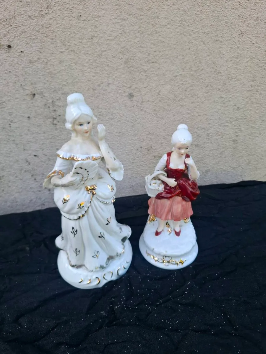 2 porcelain marquise statues possible to post - Image 2