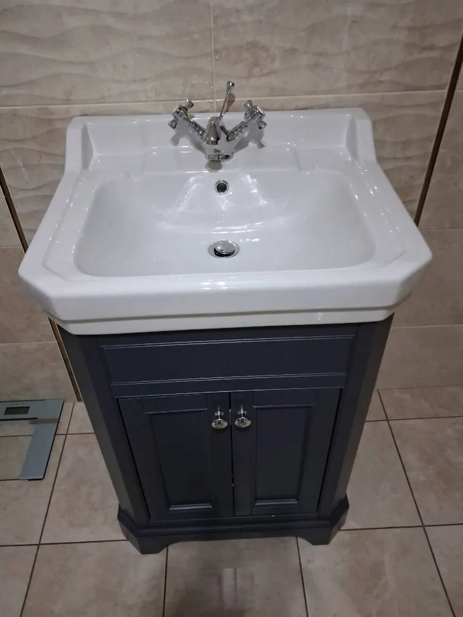Vitoria sink and cabinet - Image 1