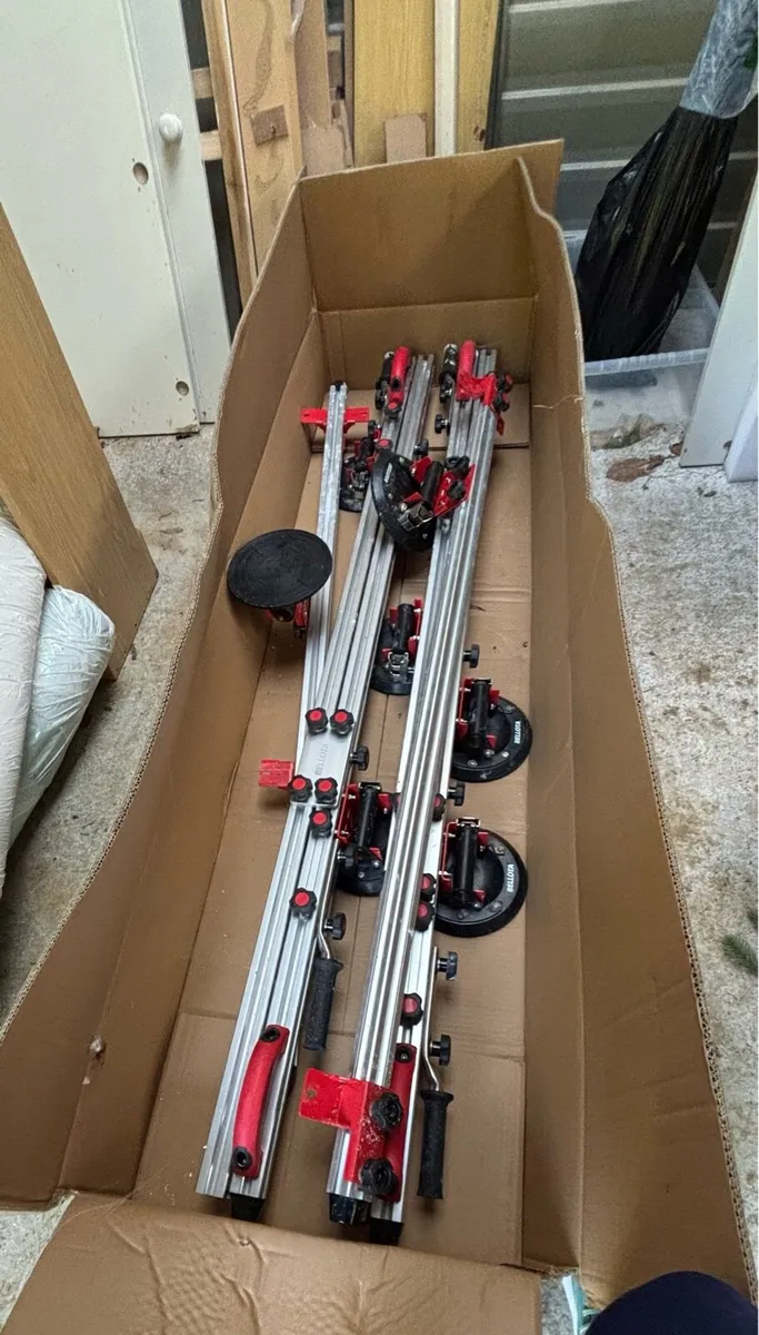 Large format tile carrying and installation tool - Image 1