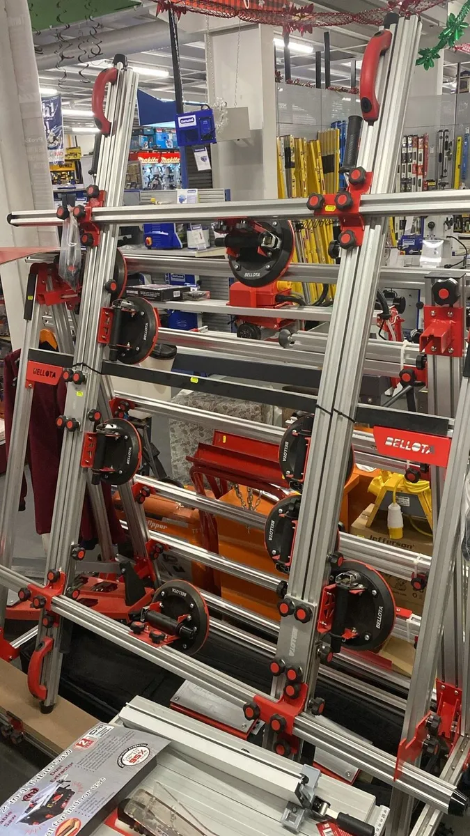 Large format tile carrying and installation tool - Image 3