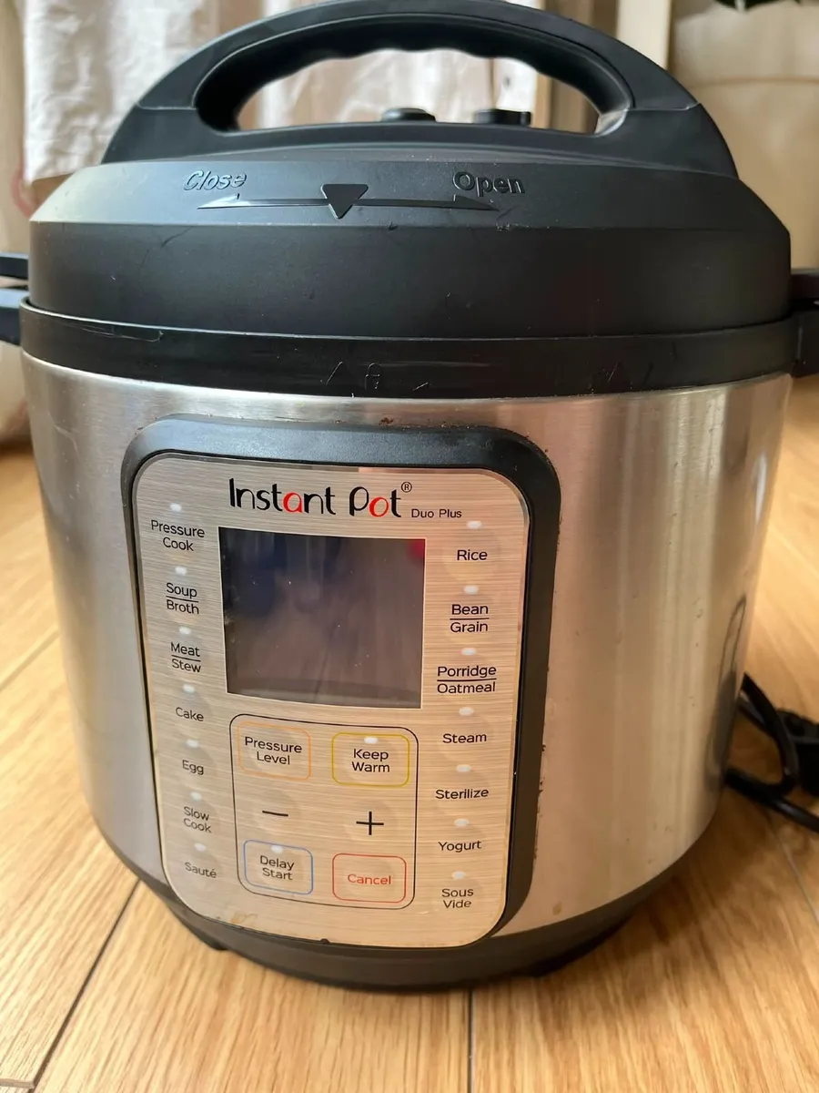 Instant Pot Duo 7-in-1 Multi Cooker 5.7L - Image 1