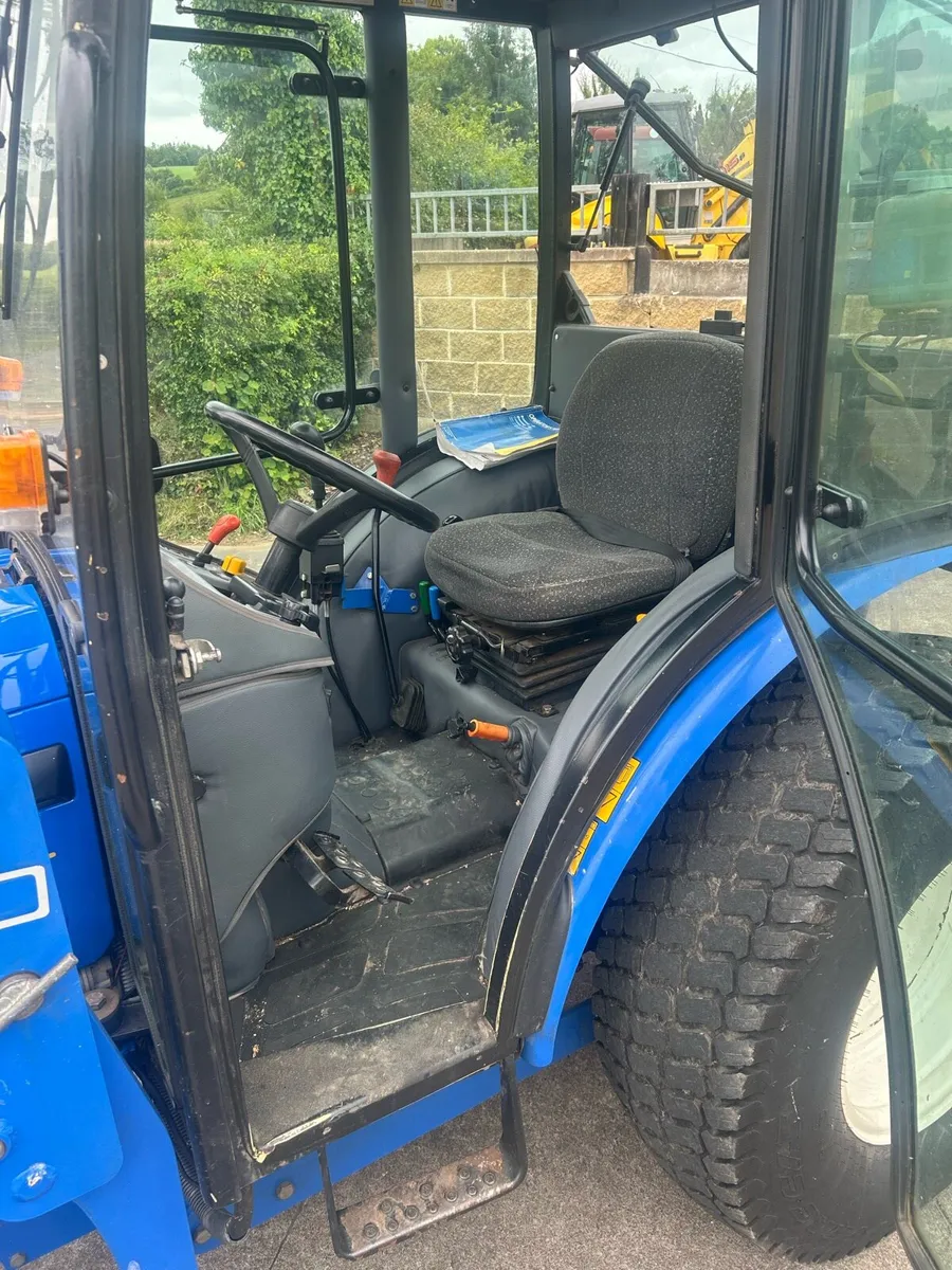 New holland boomer 40 + loader - Image 4