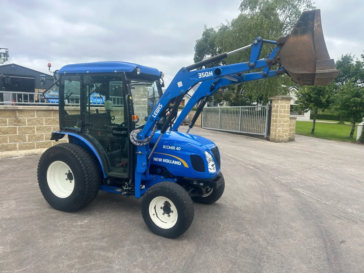 New holland boomer 40 + loader - Image 1
