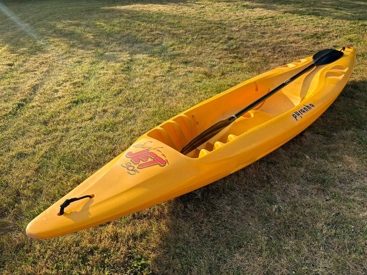 Pyranha Surf Jet 305 Kayak with Paddle - Image 2