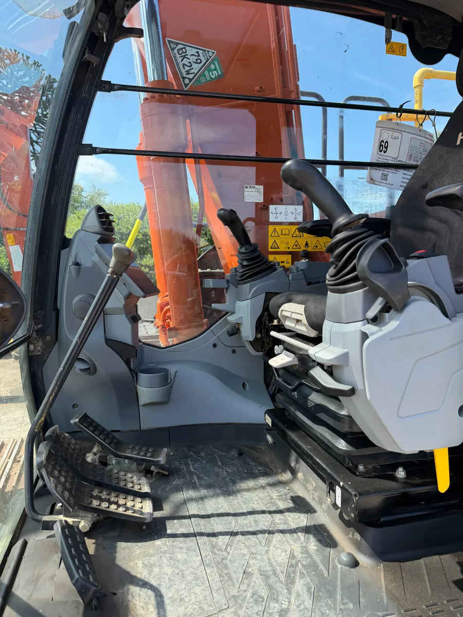 (S.O.L.D.)Hitachi Zaxis 130-7B - Image 4