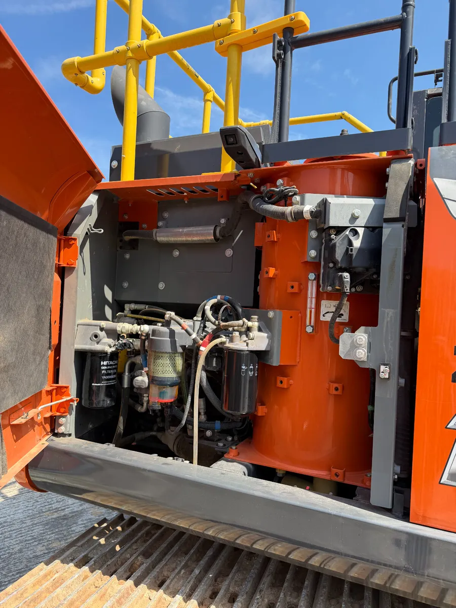 (S.O.L.D.)Hitachi Zaxis 130-7B - Image 3
