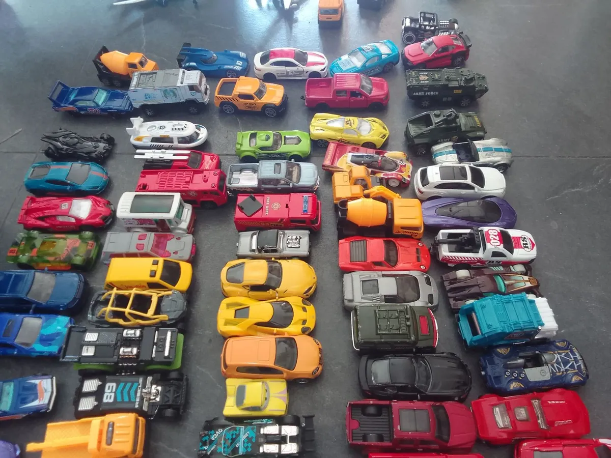 120 toy  car and hot wheel garage for sale - Image 4