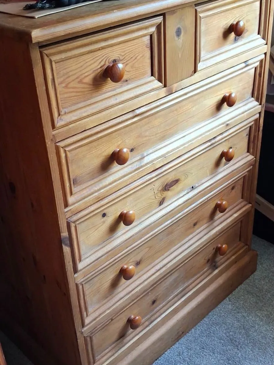Pine chest of drawers - Image 1