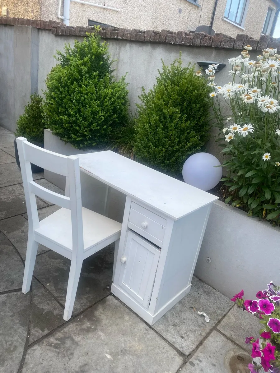 Desk and chair - Image 1