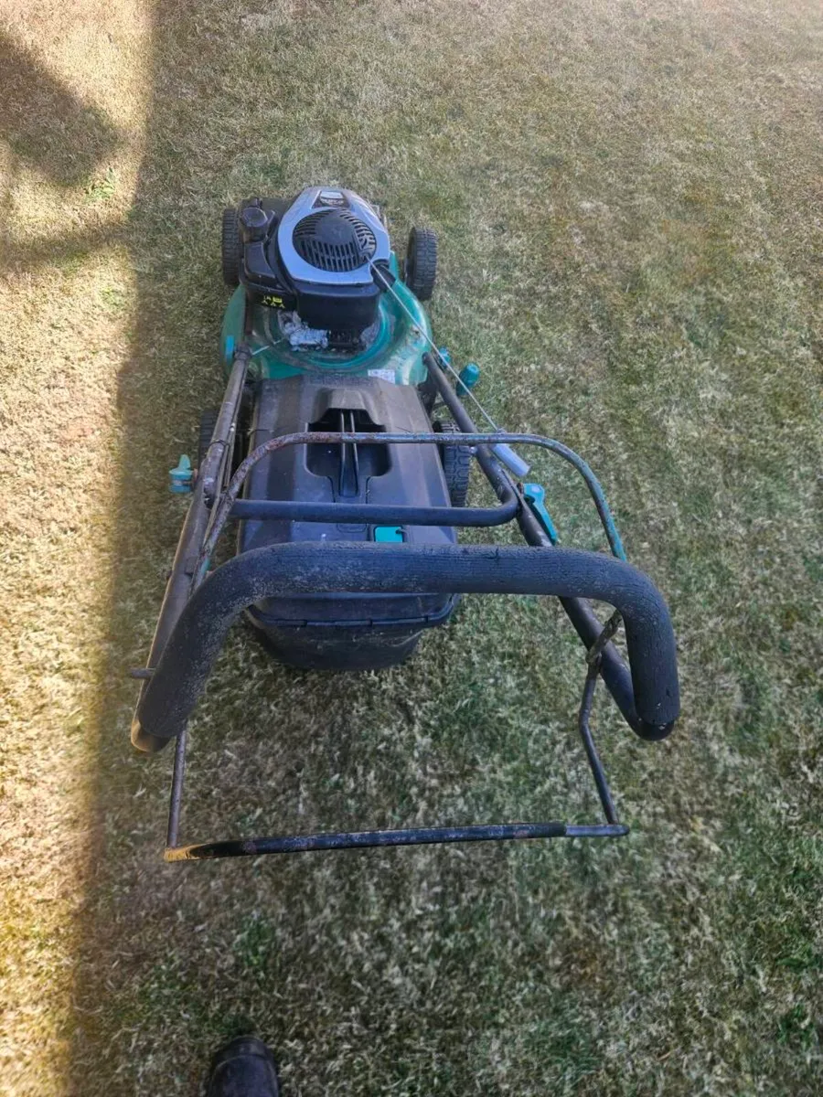 Lawnmower - self drive - Image 4