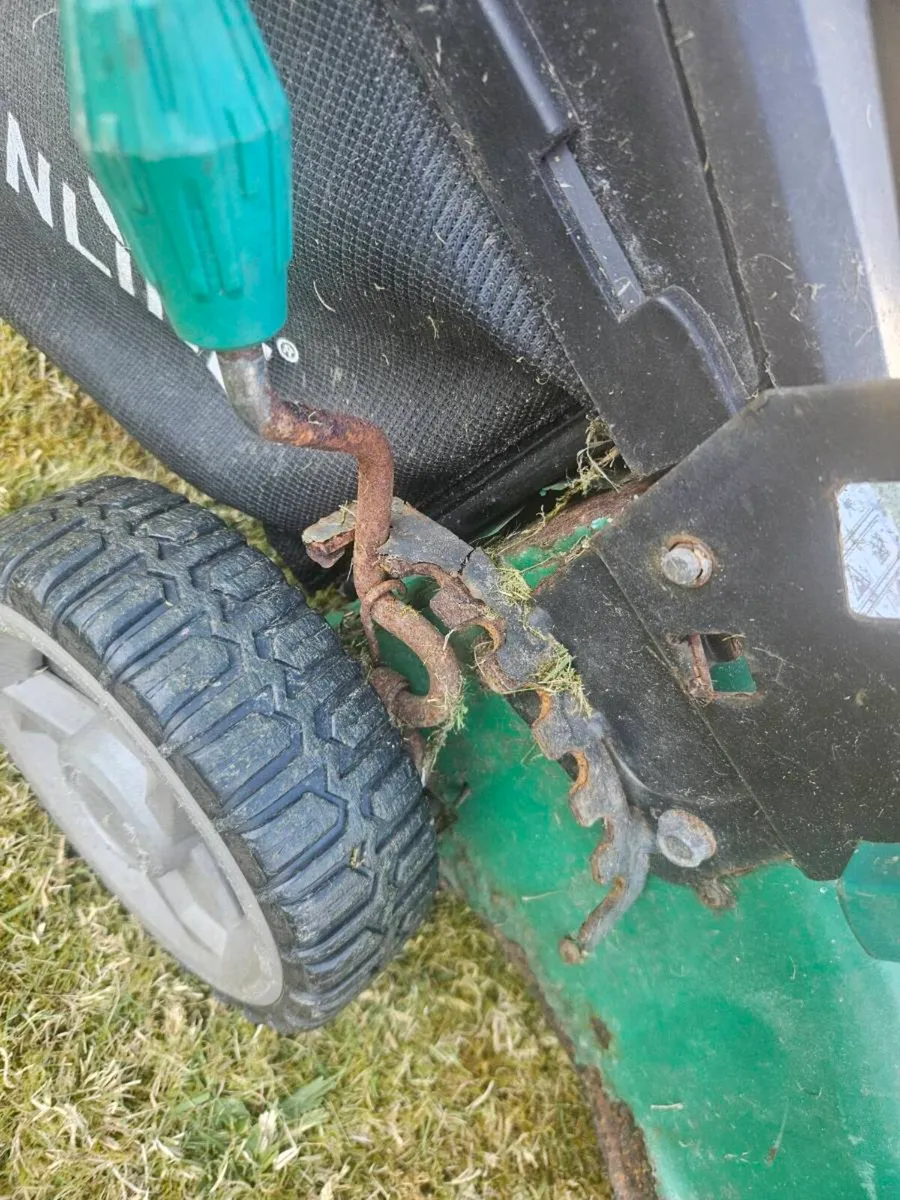 Lawnmower - self drive - Image 2