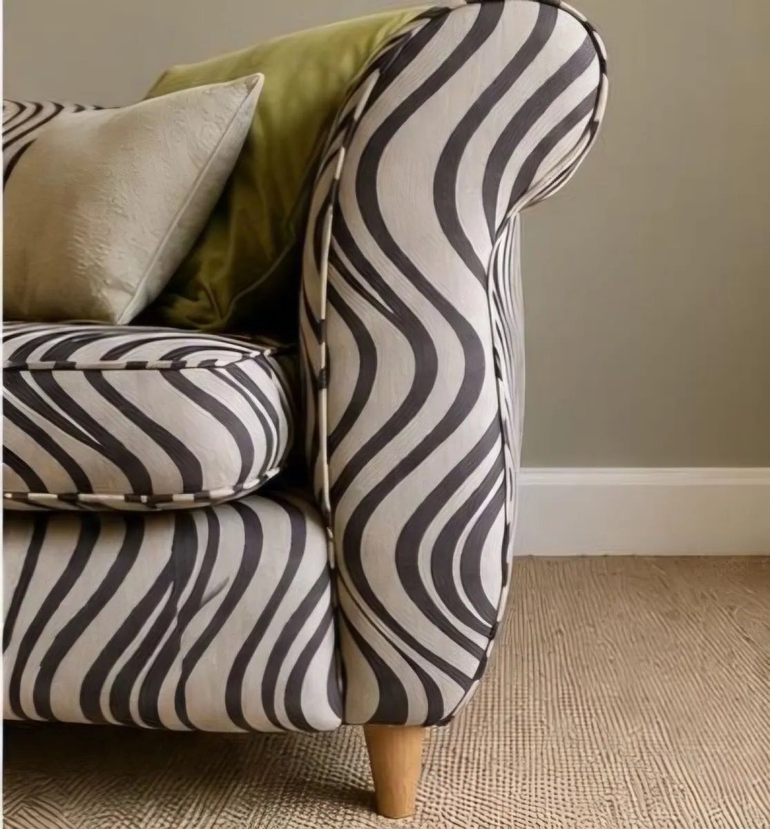 Designer Curved 2.5 Seater Sofa - Image 3