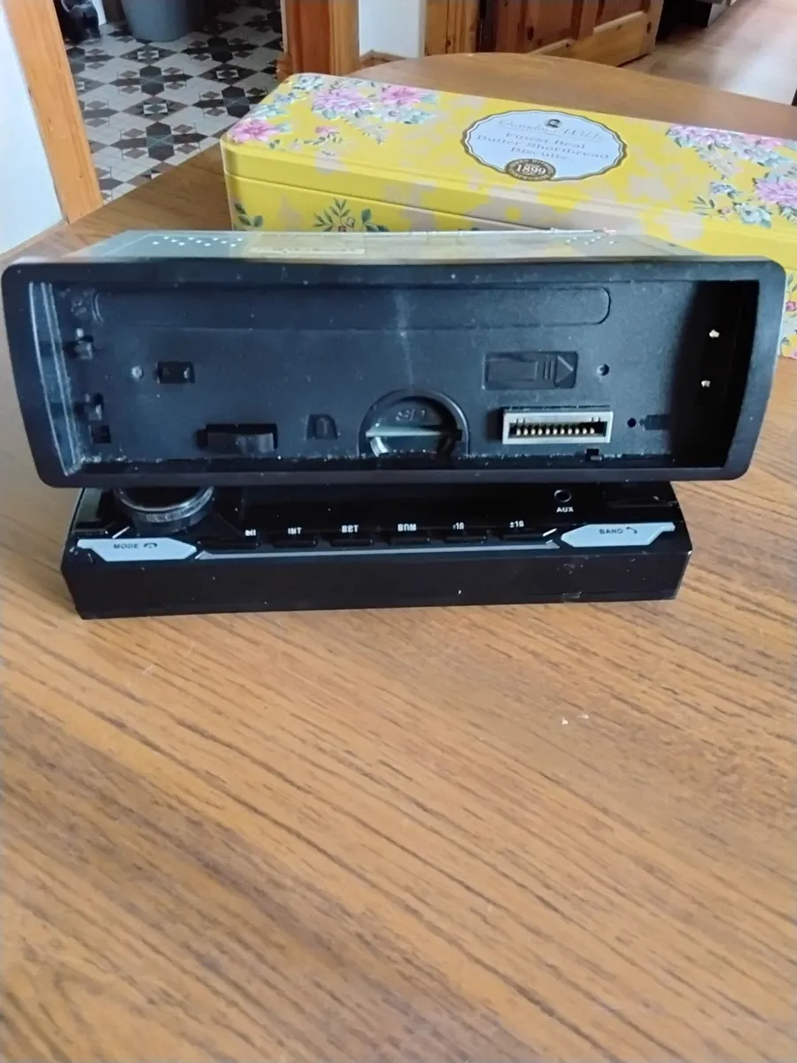 Car radio - Image 3