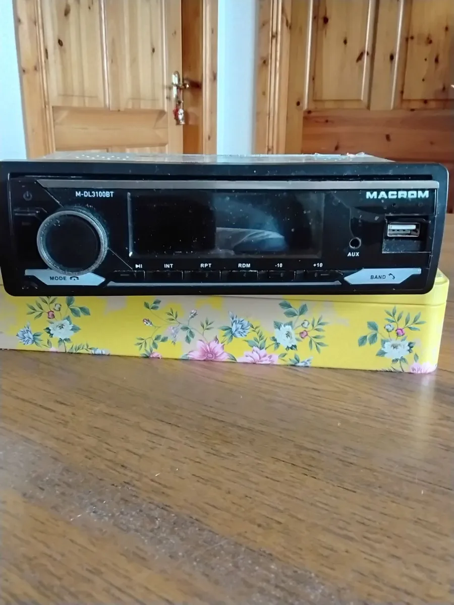 Car radio - Image 1