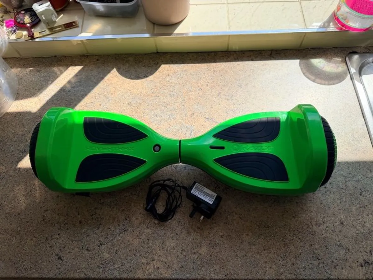 Razor Hovertrax - Hoverboard - Image 1