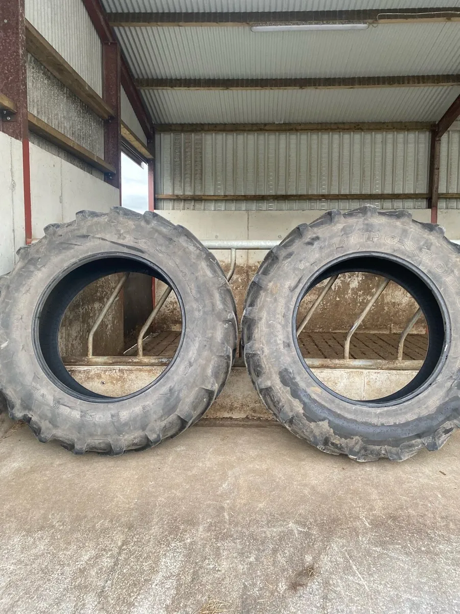 460 85 38 tractor tyres - Image 1