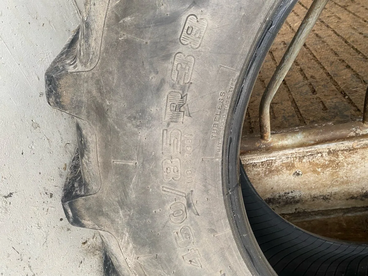 460 85 38 tractor tyres - Image 4