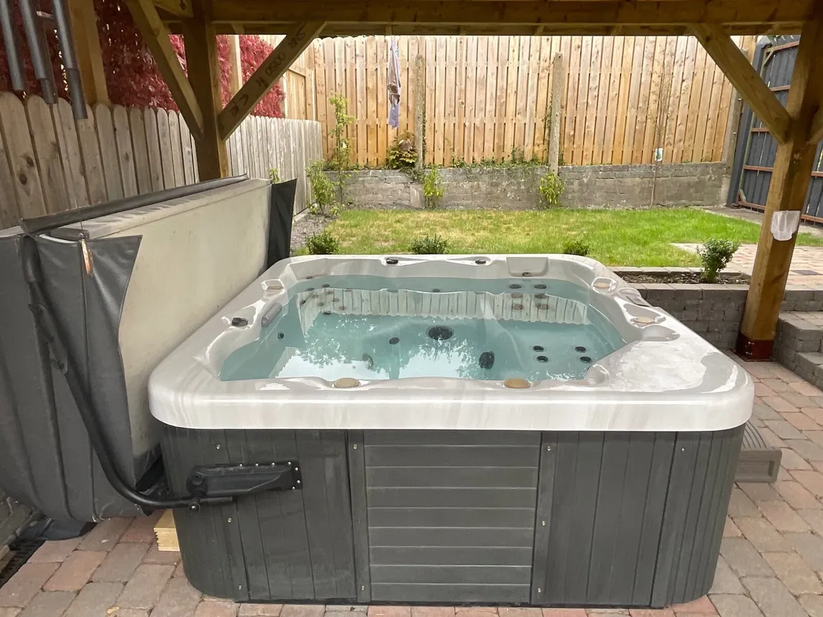 Hot Tub with Premium Gecko Electronics. - Image 2