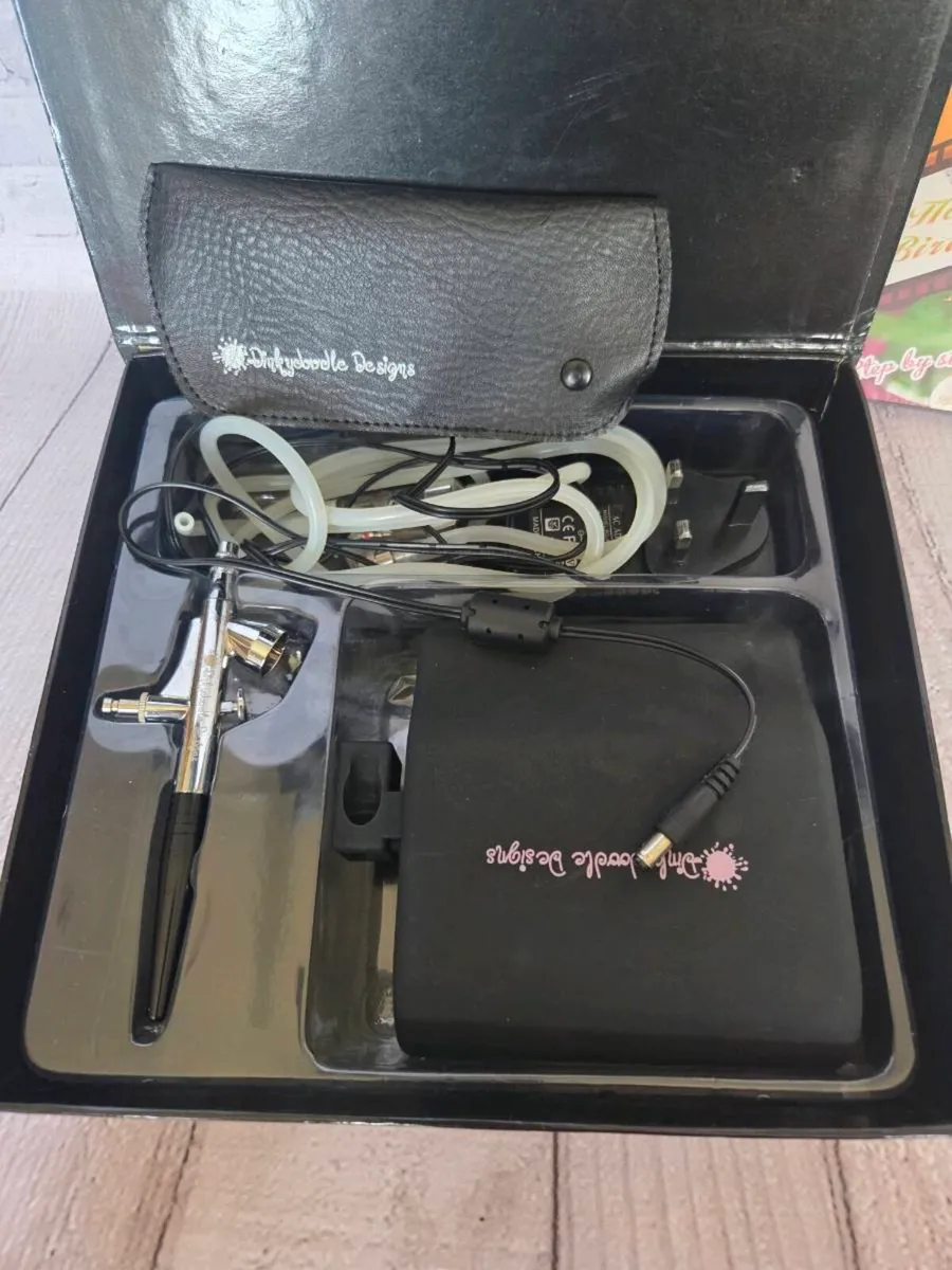 Dinkydoodle Airbrush & Compressor Kit for Cake Dec - Image 2