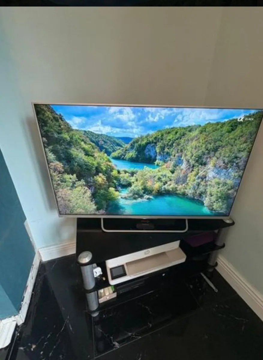 Sony 43 inch smart TV - Image 3