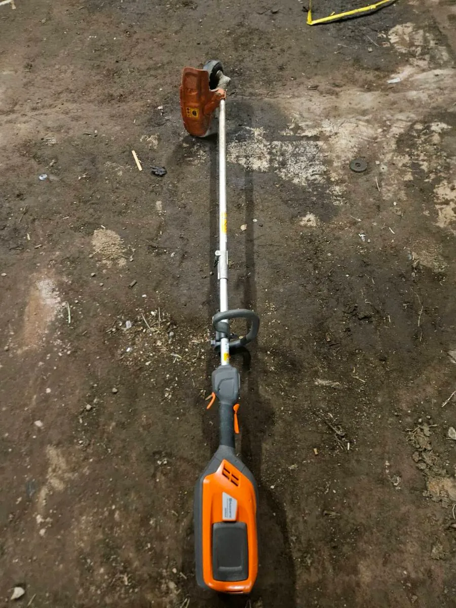 Husqvarna 325iLK Battery Strimmer - Image 2