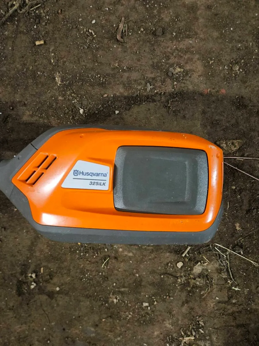 Husqvarna 325iLK Battery Strimmer - Image 3